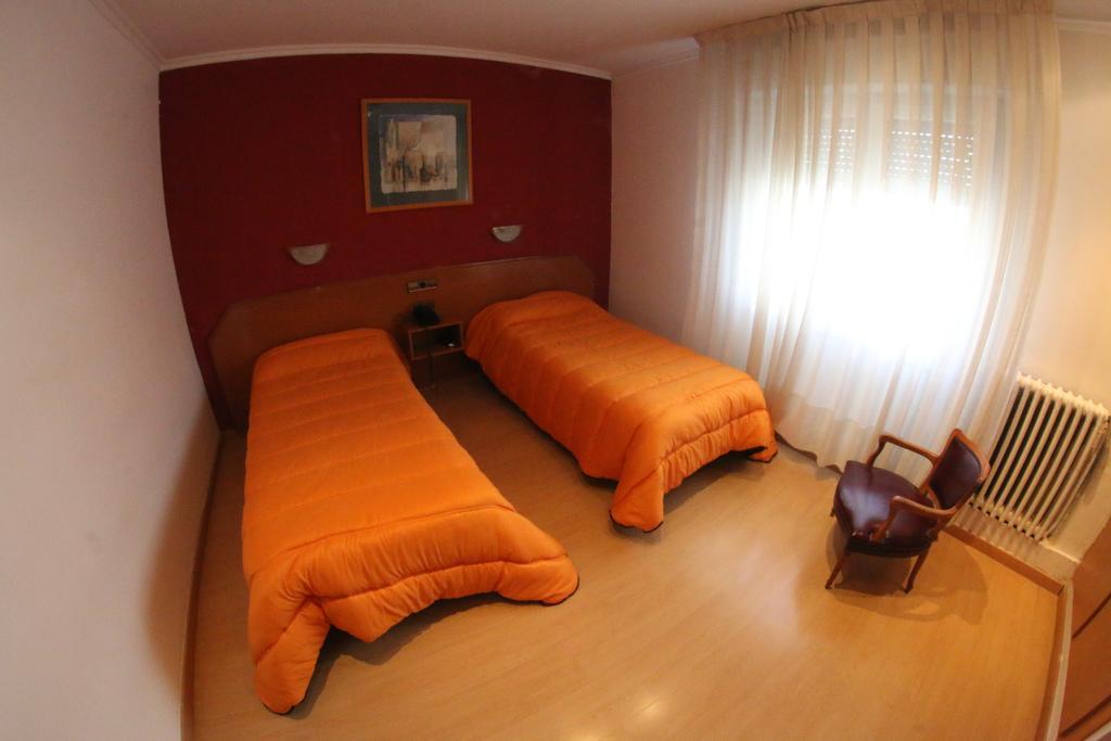 Hostal Cataluna Zaragoza Exterior photo