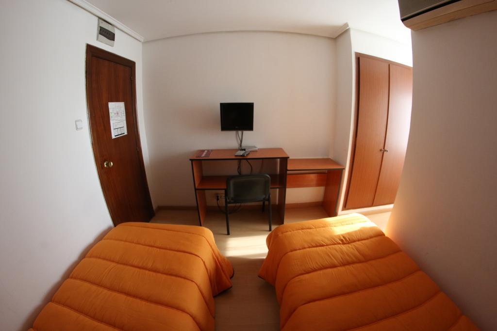 Hostal Cataluna Zaragoza Exterior photo