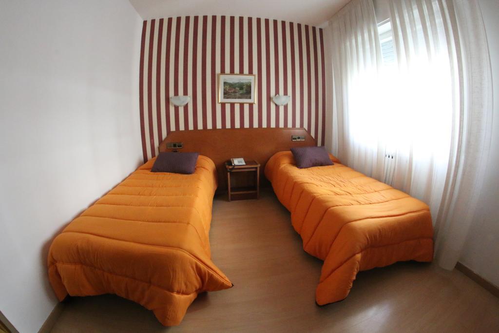 Hostal Cataluna Zaragoza Exterior photo